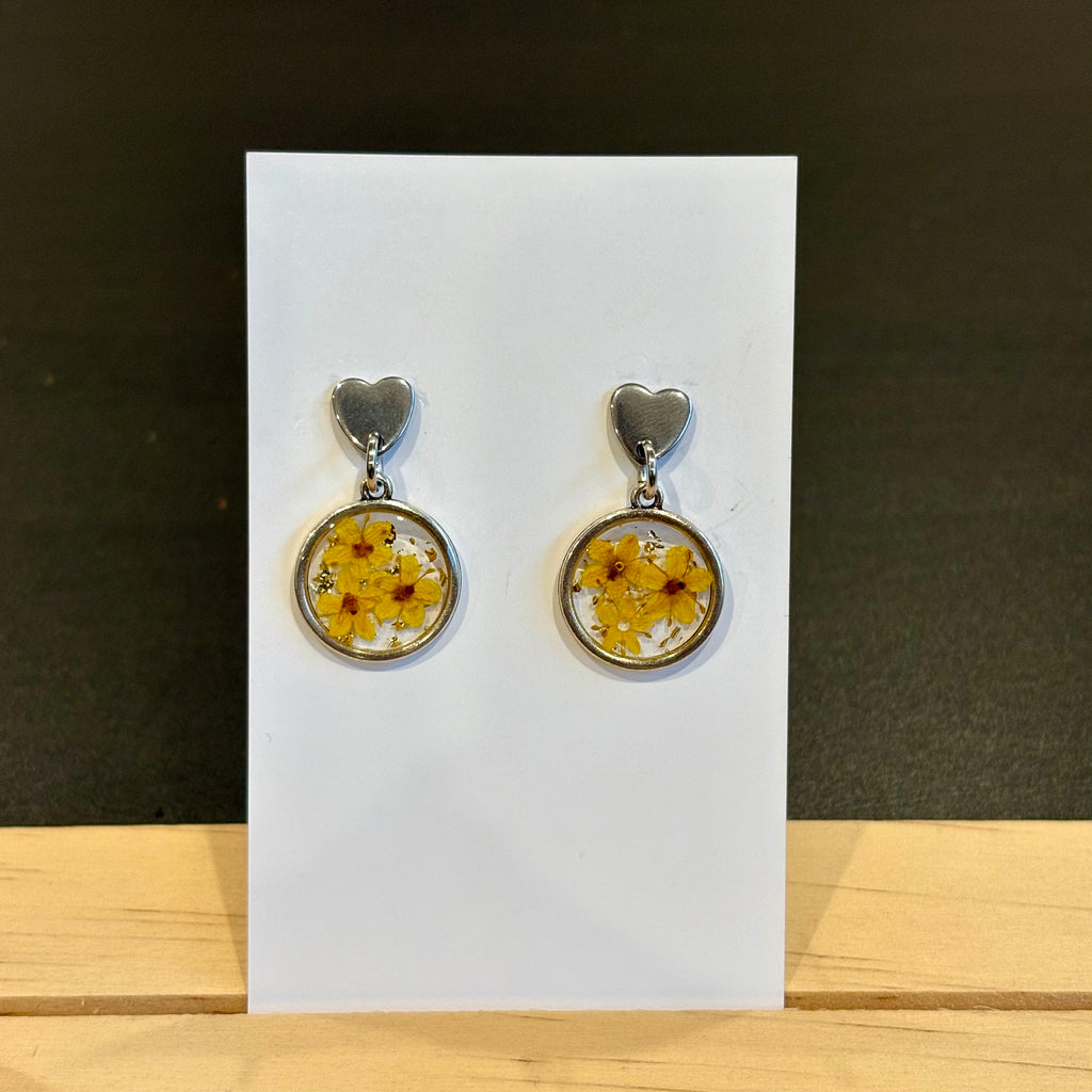 Tiny Dancer Daisy Earrings - 10
