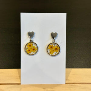 Tiny Dancer Daisy Earrings - 10