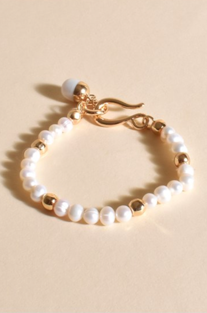 Hook Detail Pearl Bracelet